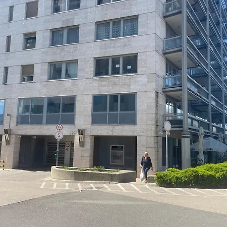 Panorama Duna Pest 公寓 *