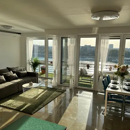 Panorama Duna Pest 公寓 *